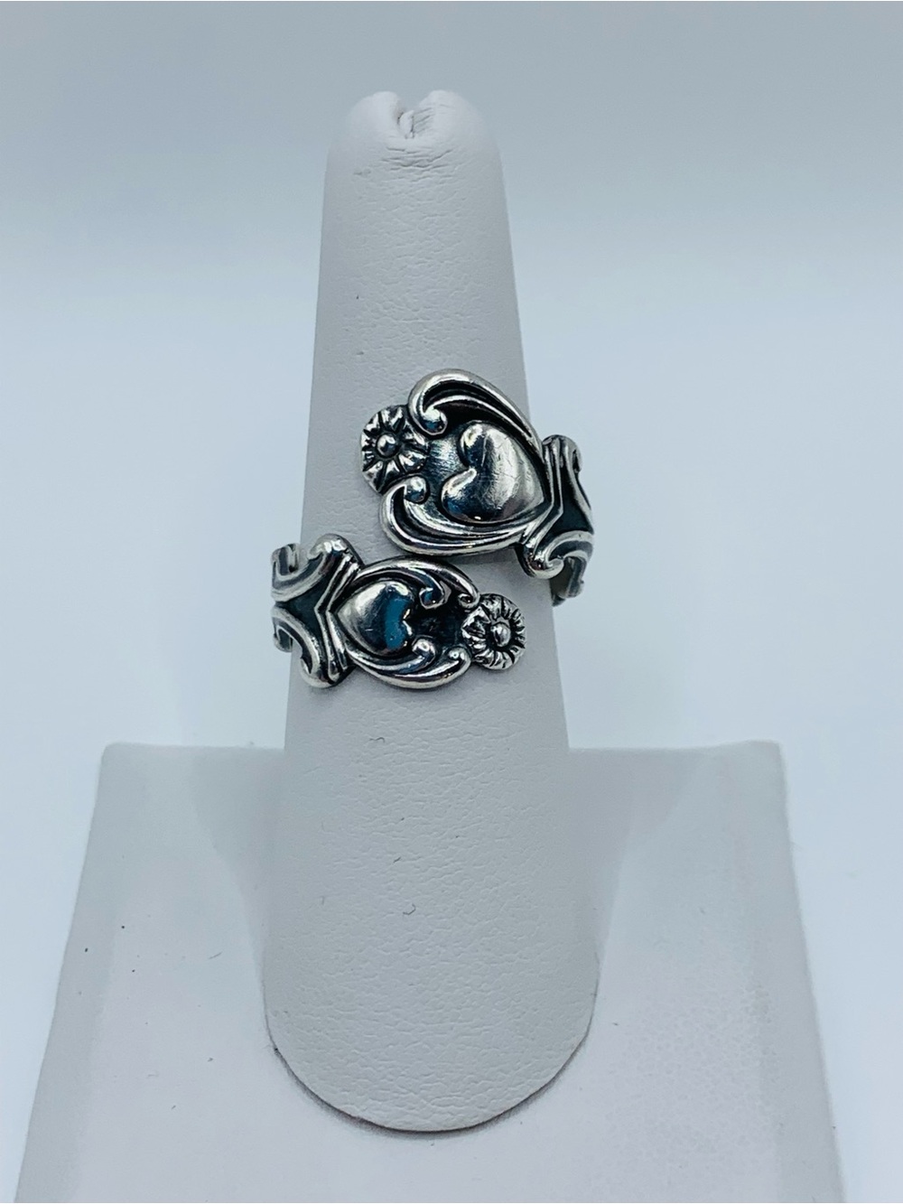 Vintage 1975 Avon Treasured Heart Sterling Silver Bypass Spoon Ring Size 7.25 - Picture 2 of 8